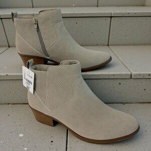 Arizona Jean Co. Womens Beige Faux Suede Ankle Booties With Side Zippers & Stack